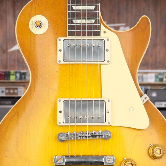 A close up of the Gibson Les Paul 1958 Murphy guitar.